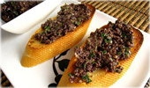 Toasts à la tapenade